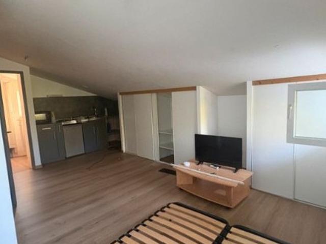 Studio location à Les Prés, Cars