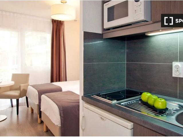 Studio location à France métropolitaine, Courbevoie