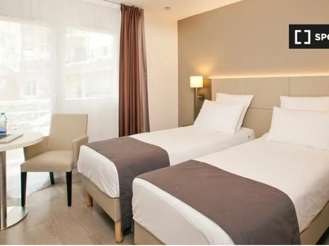 Studio location à France métropolitaine, Courbevoie