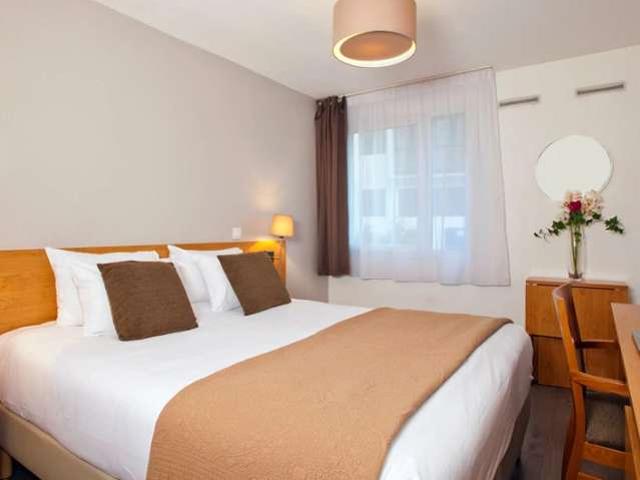 Studio location à Pantin, Église