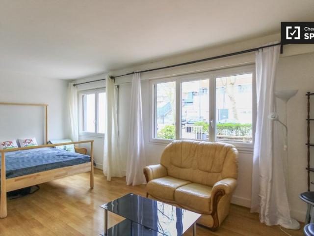Studio location à France métropolitaine, Issy-les-moulineaux