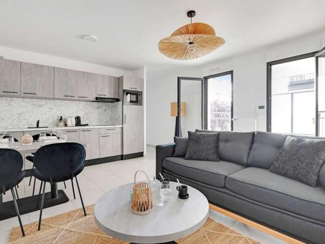 Studio location à France métropolitaine, Suresnes