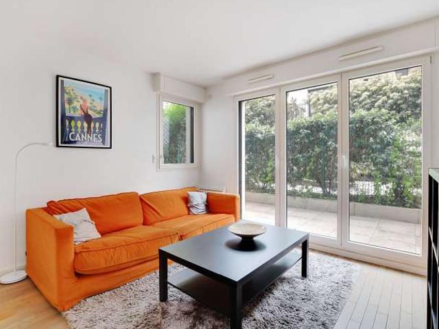 Studio location à France métropolitaine, Courbevoie