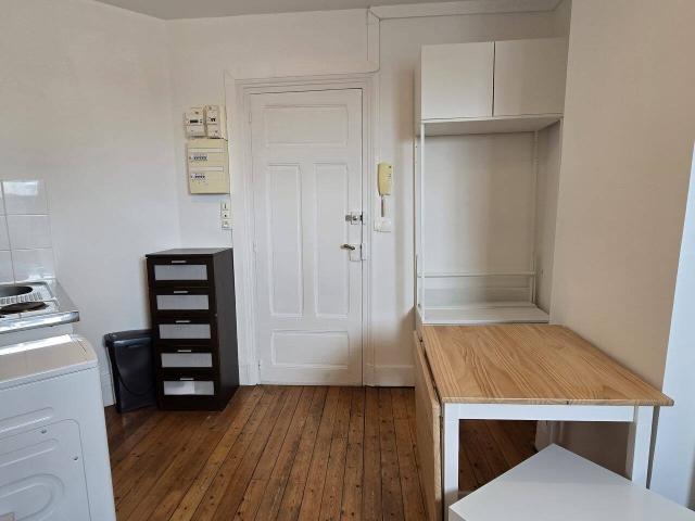 Studio location à Quartier Centre Ville, Reims
