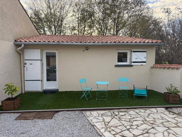 Studio location à Le Pioch d'Aussac, Burlats