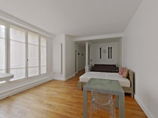 Studio location à Paris 18e Arrondissement, Paris