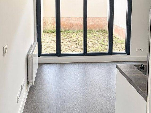 Studio location à Quartier Centre Ville, Reims