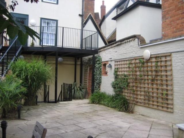 Studio for rent in Caldecott, Dromore