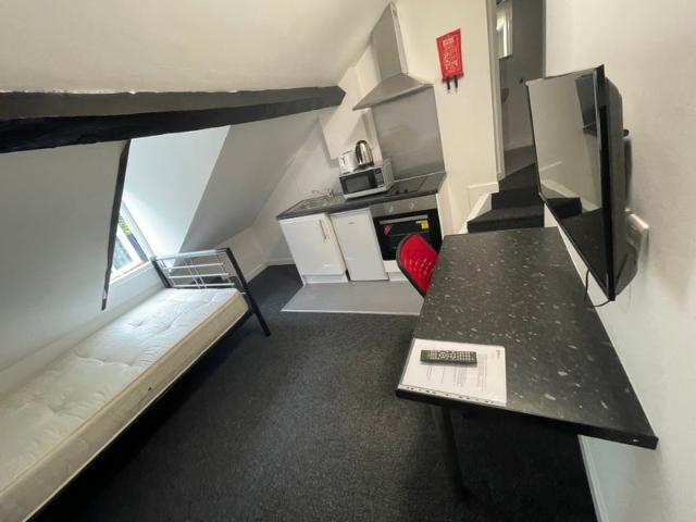 Studio for rent in Clarendon Park, Leicester