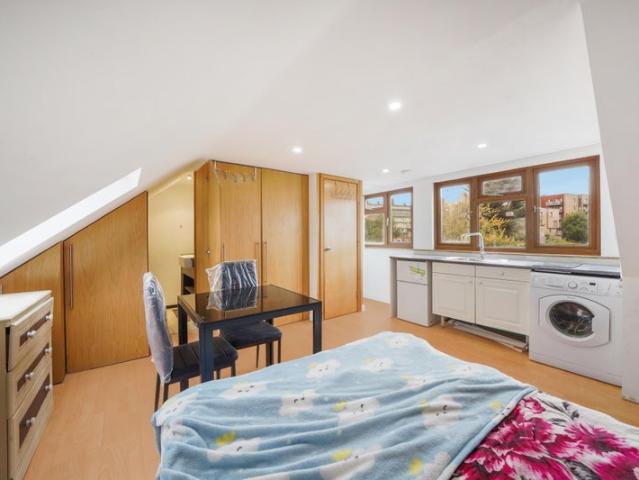 Studio for rent in Dollis Hill, Greater London