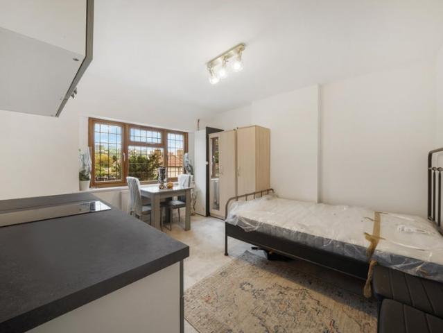 Studio for rent in Dollis Hill, Greater London