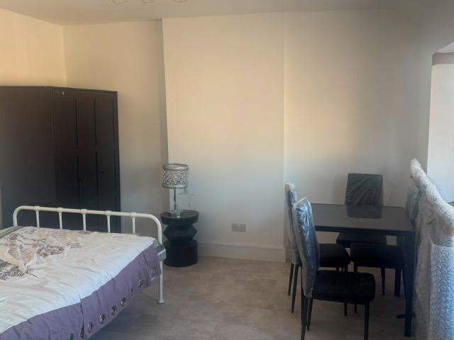 Studio for rent in Dollis Hill, Greater London