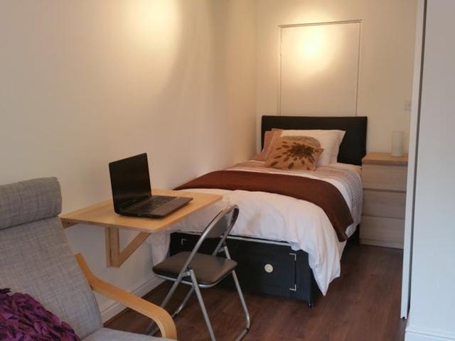 Studio for rent in Ladygrove, Berrick Salome