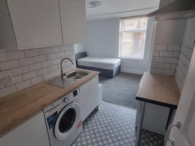 Studio for rent in Calderstones