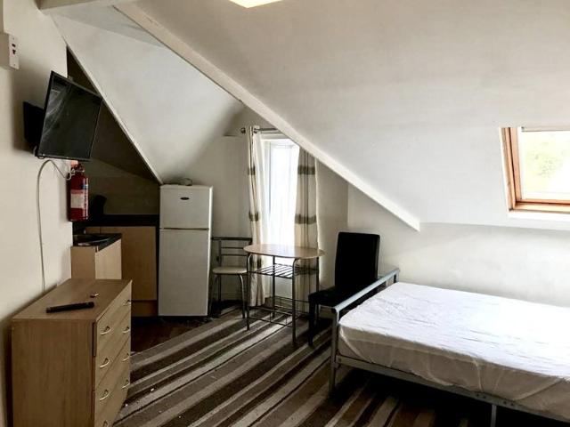 Studio for rent in Page Hall, South Yorkshire