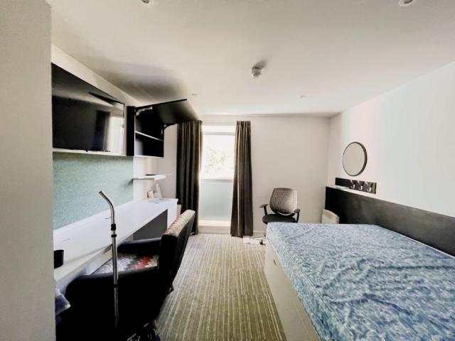 Studio for rent in Hillside, Leith
