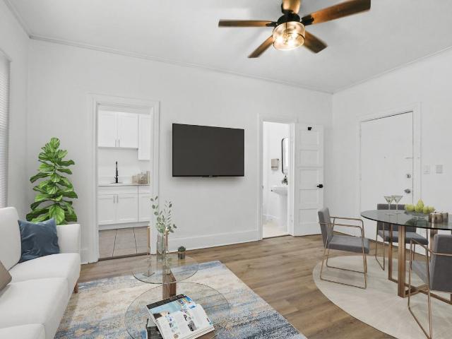 Apartment for rent in Canoga Park, California
