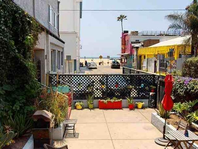 Apartment for rent in Canoga Park, California