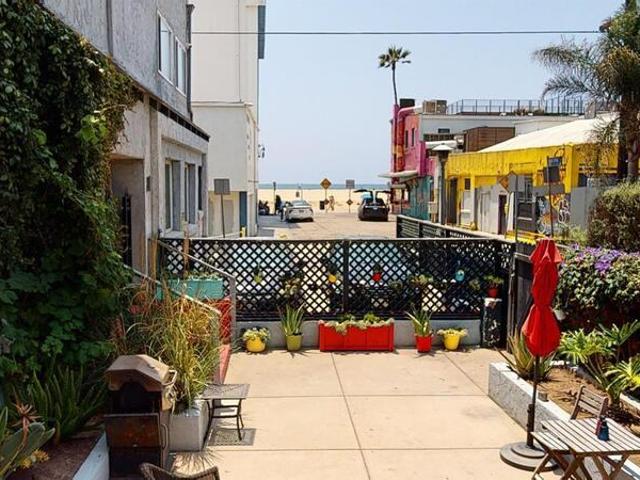 Apartment for rent in Canoga Park, California