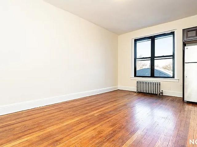 Apartment for rent in Arverne, New York