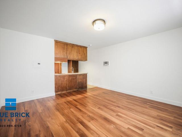 Apartment for rent in Canoga Park, California