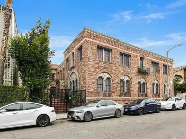Apartment for rent in Canoga Park, California