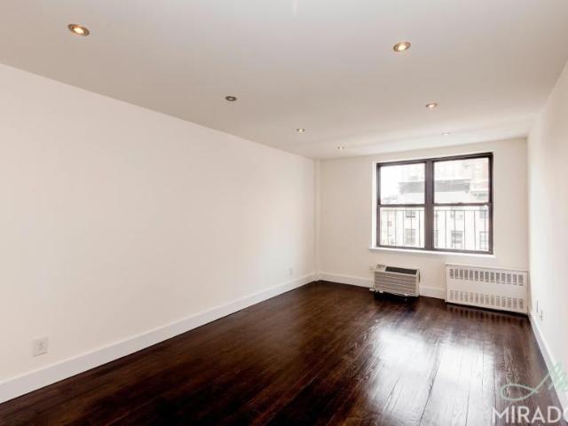 Apartment for rent in Arverne, New York