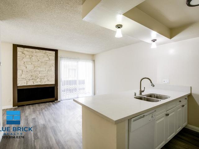Apartment for rent in Canoga Park, California