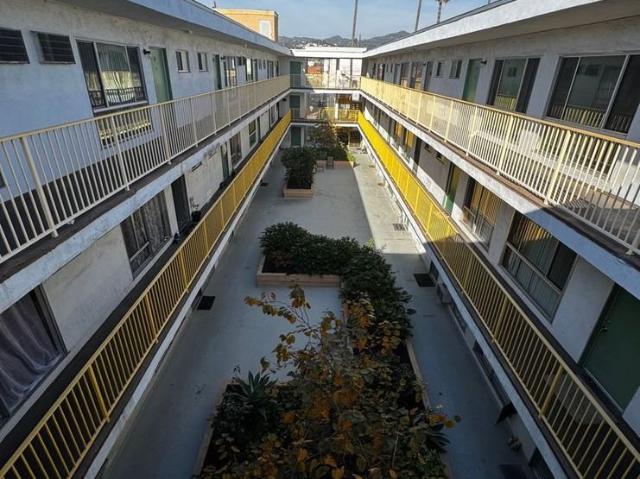 Apartment for rent in Canoga Park, California