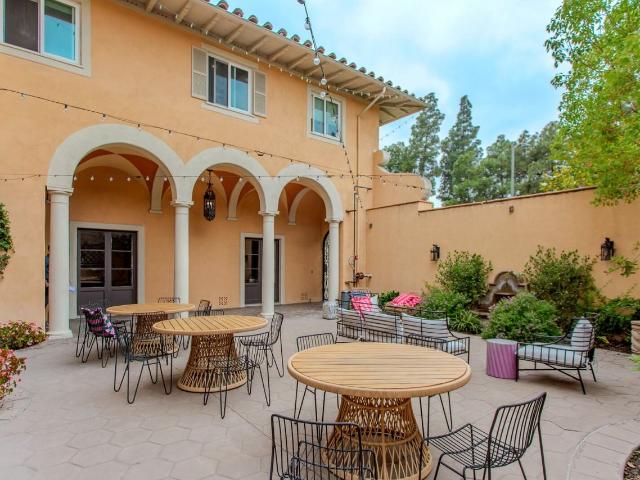 Apartment for rent in Canoga Park, California