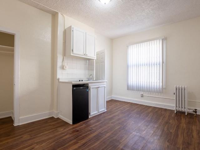 Apartment for rent in Canoga Park, California
