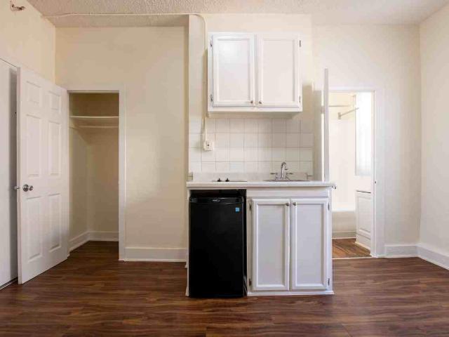 Apartment for rent in Canoga Park, California