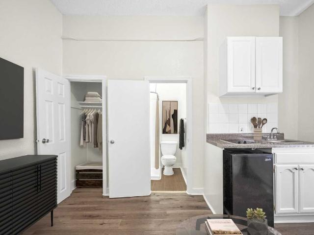 Apartment for rent in Canoga Park, California