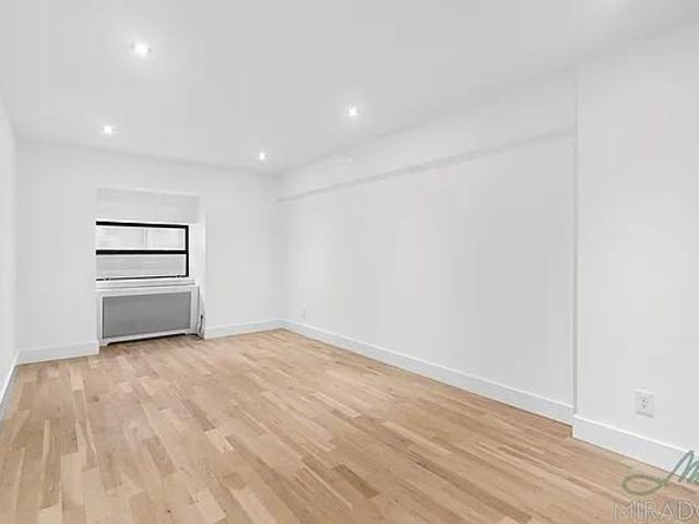 Apartment for rent in Arverne, New York