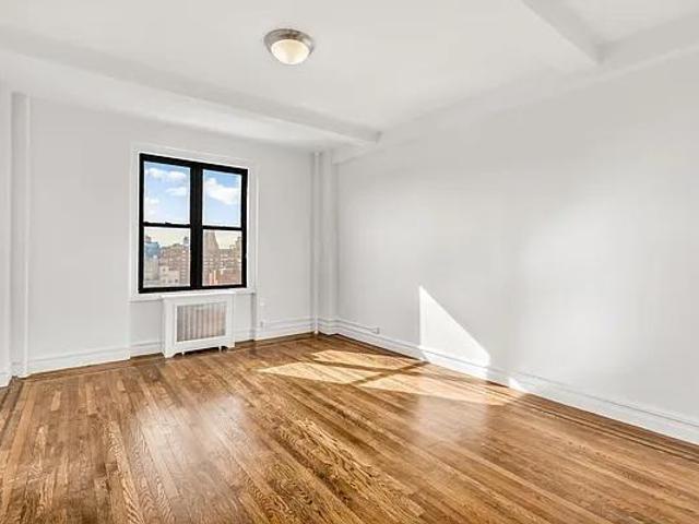 Apartment for rent in Arverne, New York