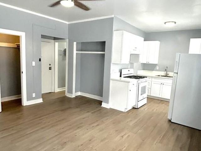 Apartment for rent in Canoga Park, California