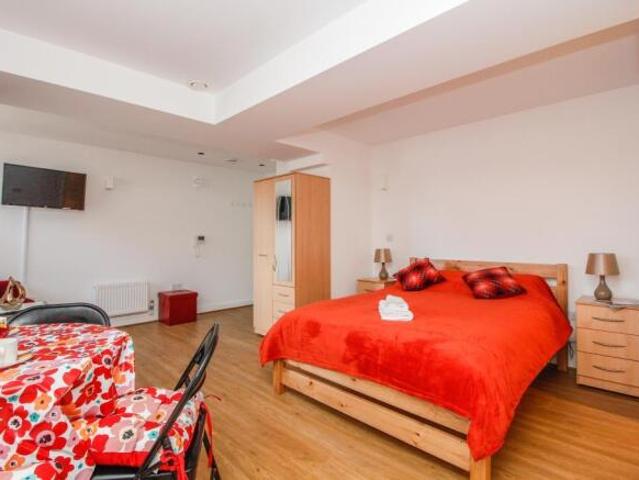 Apartment for rent in New Inn, Wales