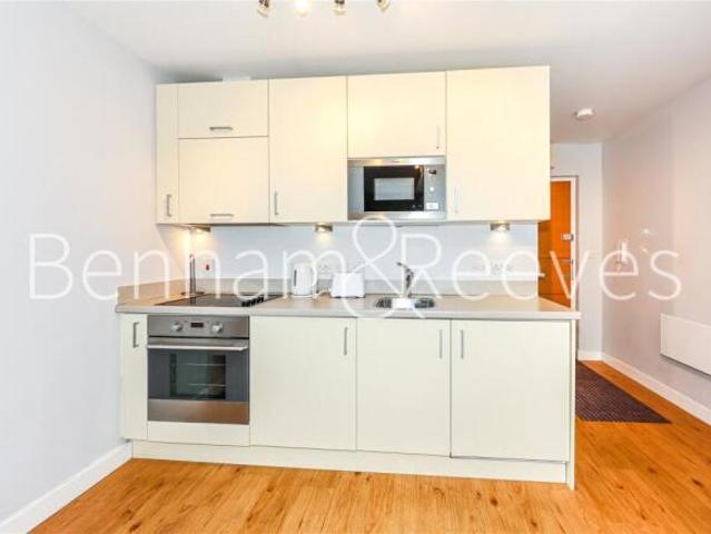 Apartment for rent in Cat Hill, England