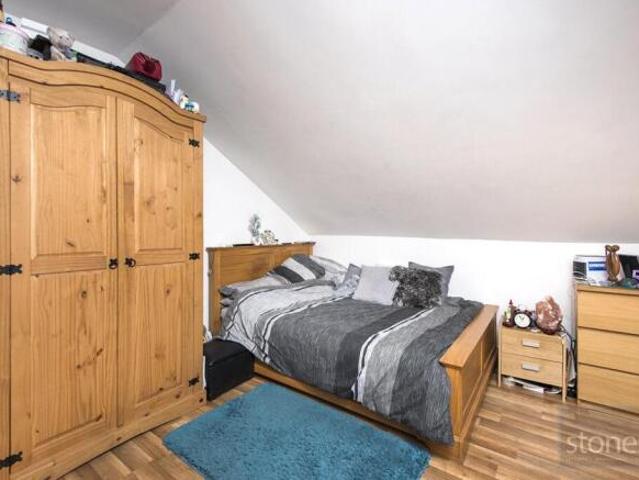 Apartment for rent in Cat Hill, England