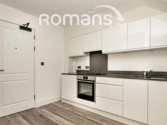House for rent in Heol-las, Surrey