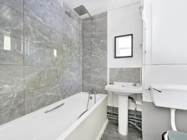 Apartment for rent in Cat Hill, England