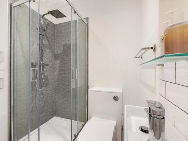 Apartment for rent in Cat Hill, England