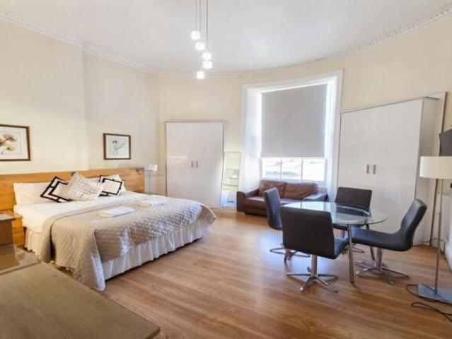 Apartment for rent in Cat Hill, England