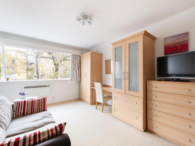 Apartment for rent in Cat Hill, England