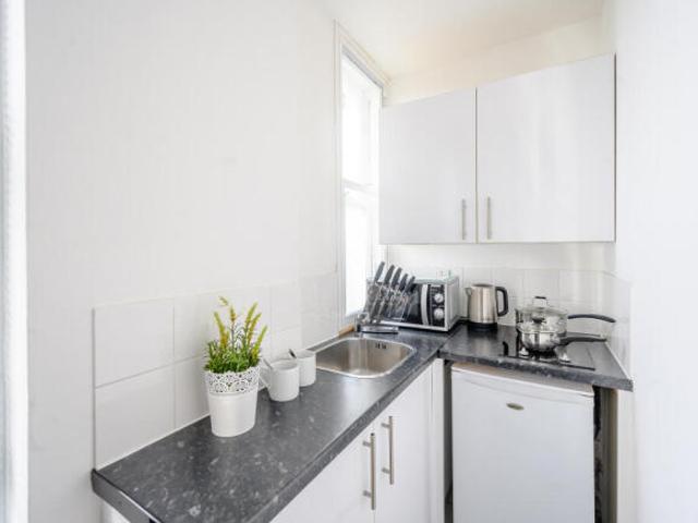 Apartment for rent in Cat Hill, England