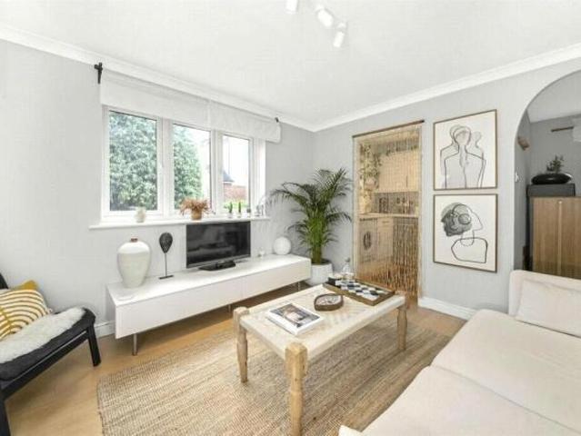 Apartment for rent in Cat Hill, England