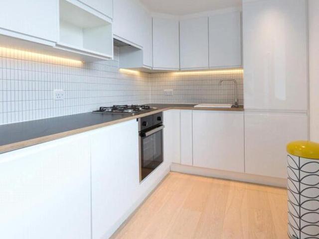 Apartment for rent in New Inn, Wales