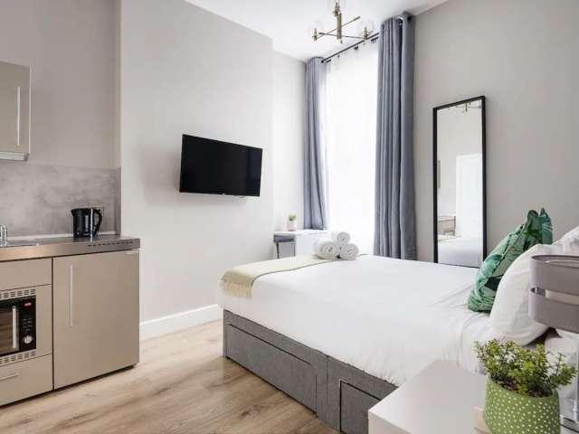 Studio for rent in Queen's Park, Greater London