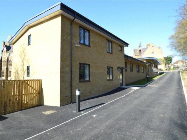Apartment for rent in Cat Hill, England