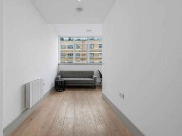 Apartment for rent in Cat Hill, England